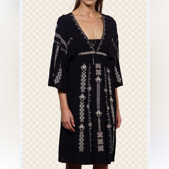 Bishop + Young Bat Wing Sleeve Embroidered Boho Dress size Small - Picture 11 of 11